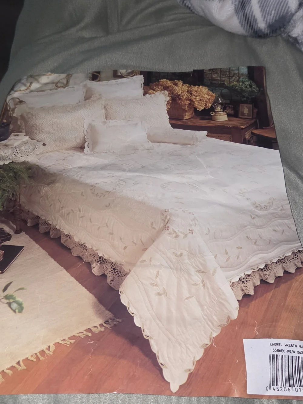 Full/Queen Coventry Manor Laurel Wreath Quilt